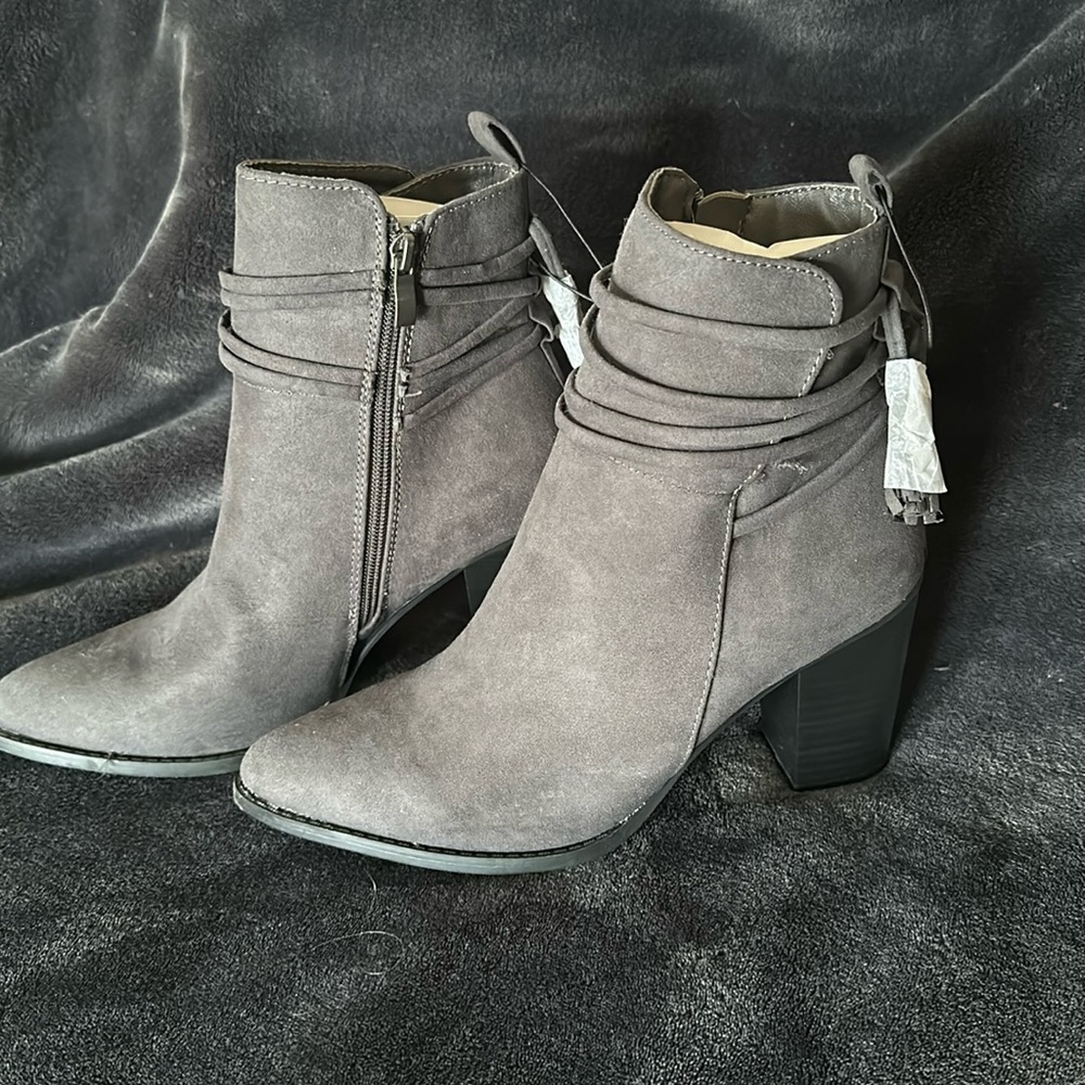 Maurice’s zip up boots NWT